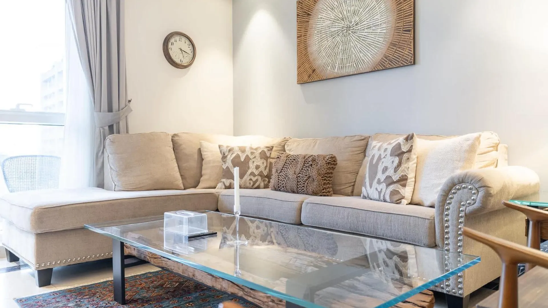 Absolutely Stunning 3 Bedroom Apartment In Downtown Dubai