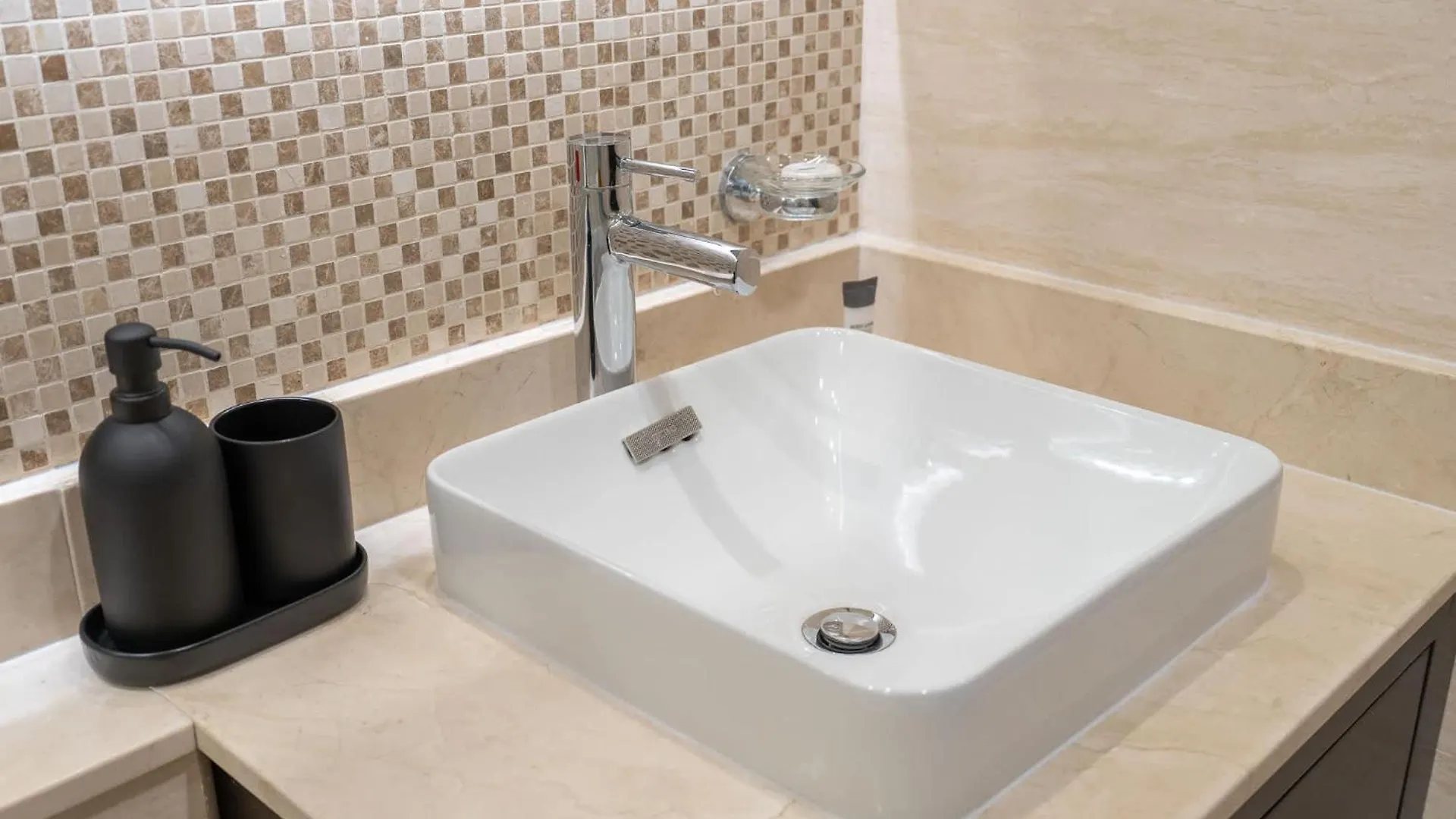 Absolutely Stunning 3 Bedroom Apartment In Downtown Dubai