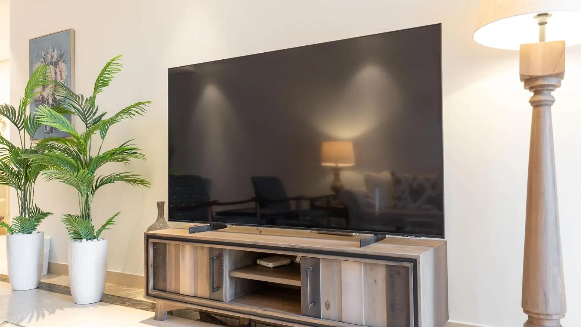 Absolutely Stunning 3 Bedroom Apartment In Downtown Dubai