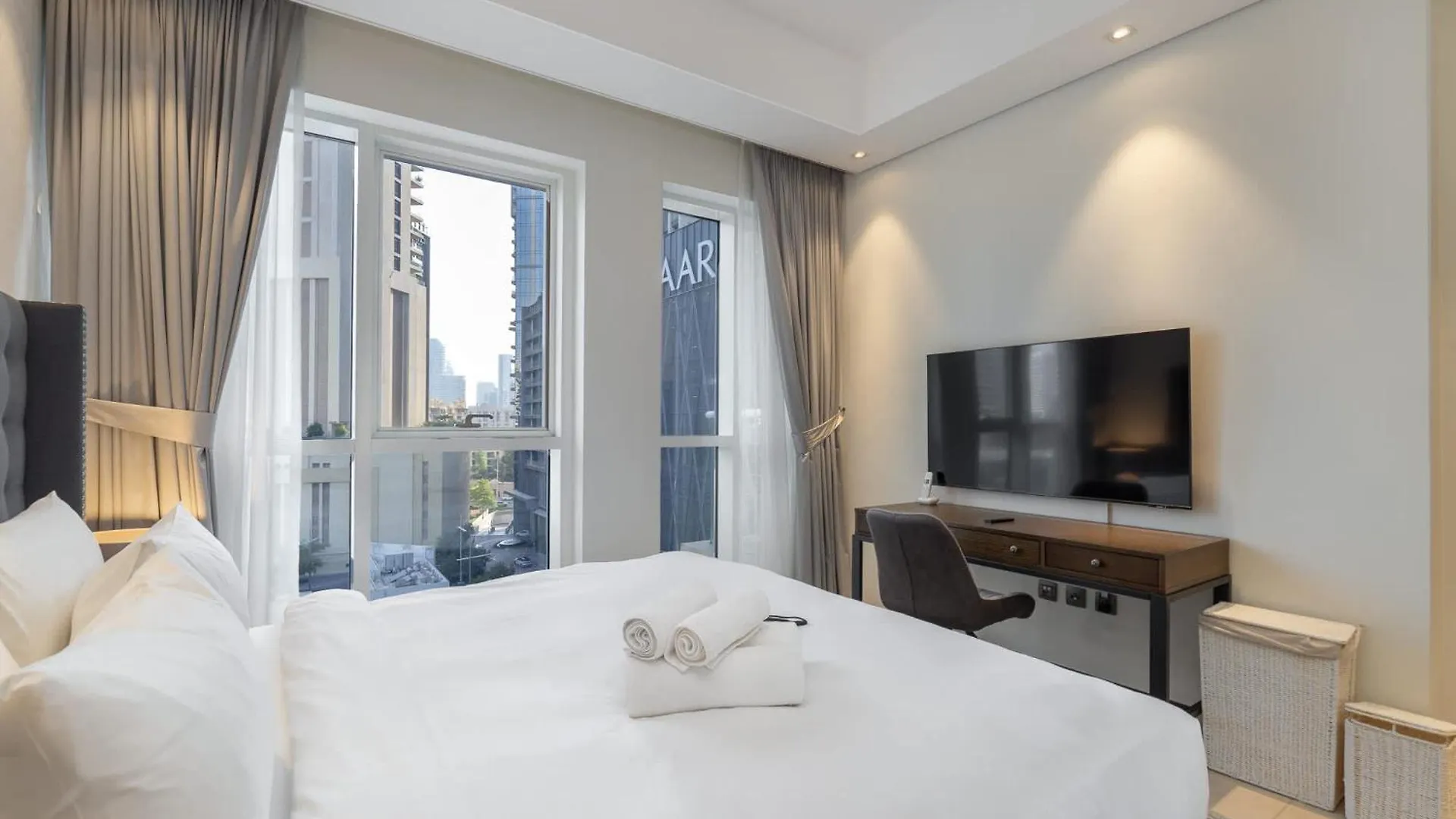 Absolutely Stunning 3 Bedroom Apartment In Downtown Dubai