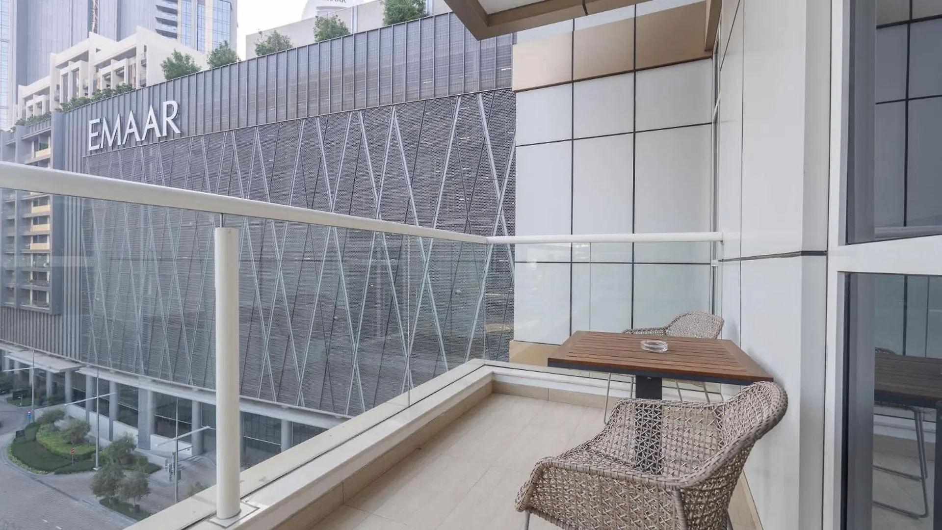 Absolutely Stunning 3 Bedroom Apartment In Downtown Dubai 0*,